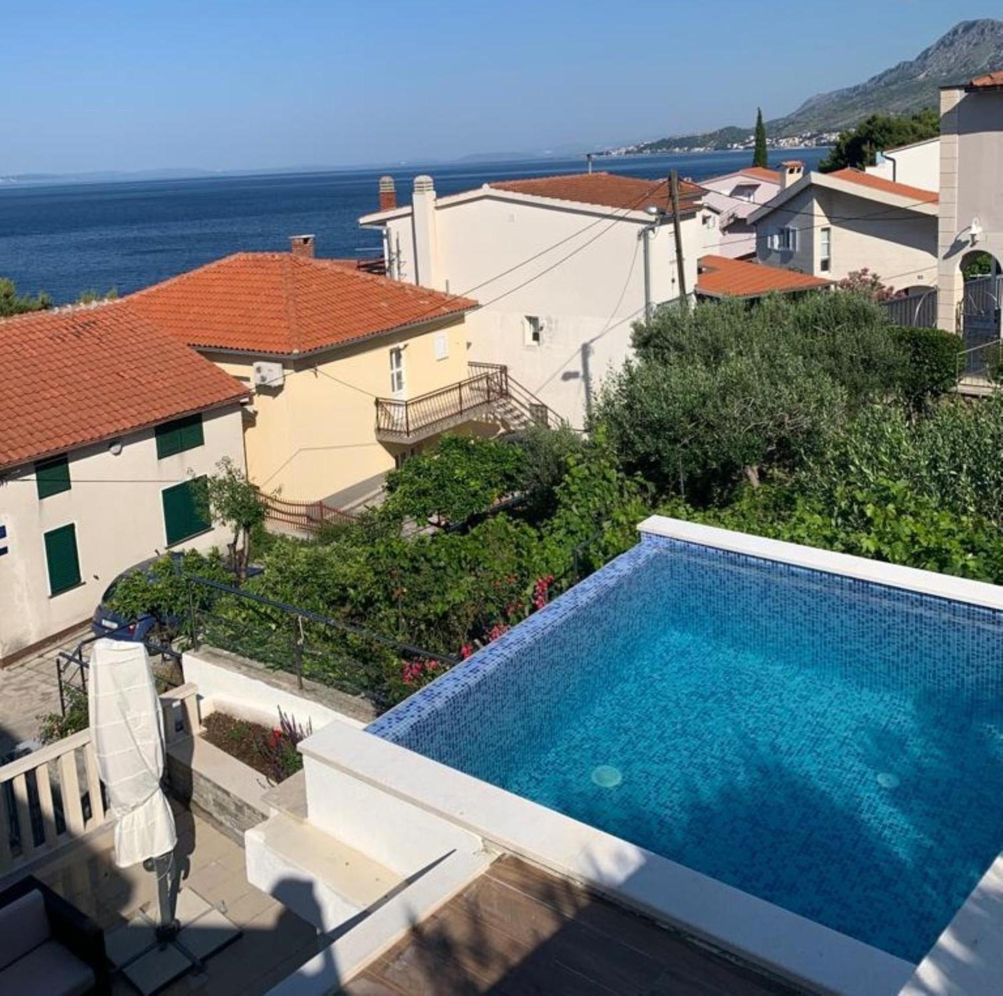 Apartments With Pool Vrdoljak Omis Ruang foto