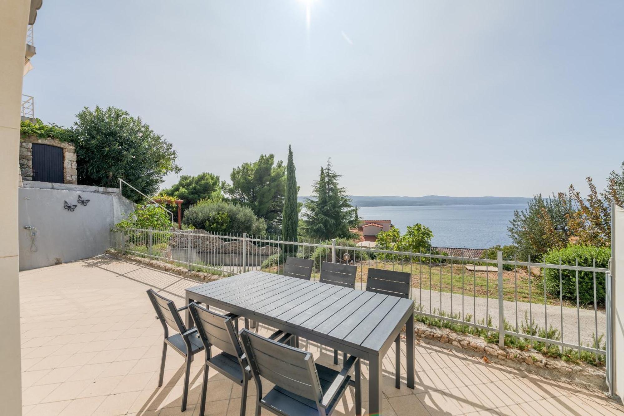 Apartments With Pool Vrdoljak Omis Ruang foto