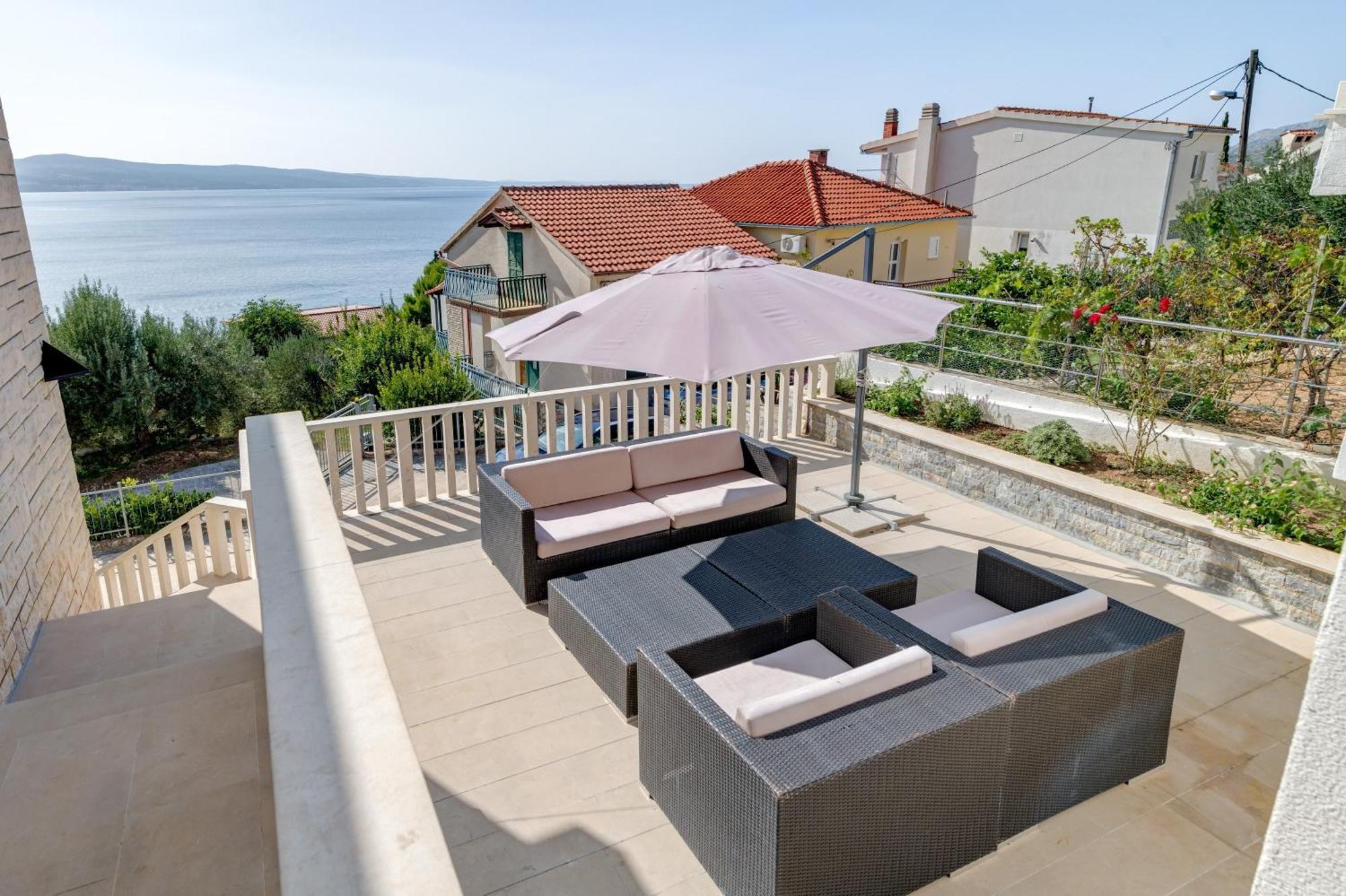 Apartments With Pool Vrdoljak Omis Ruang foto