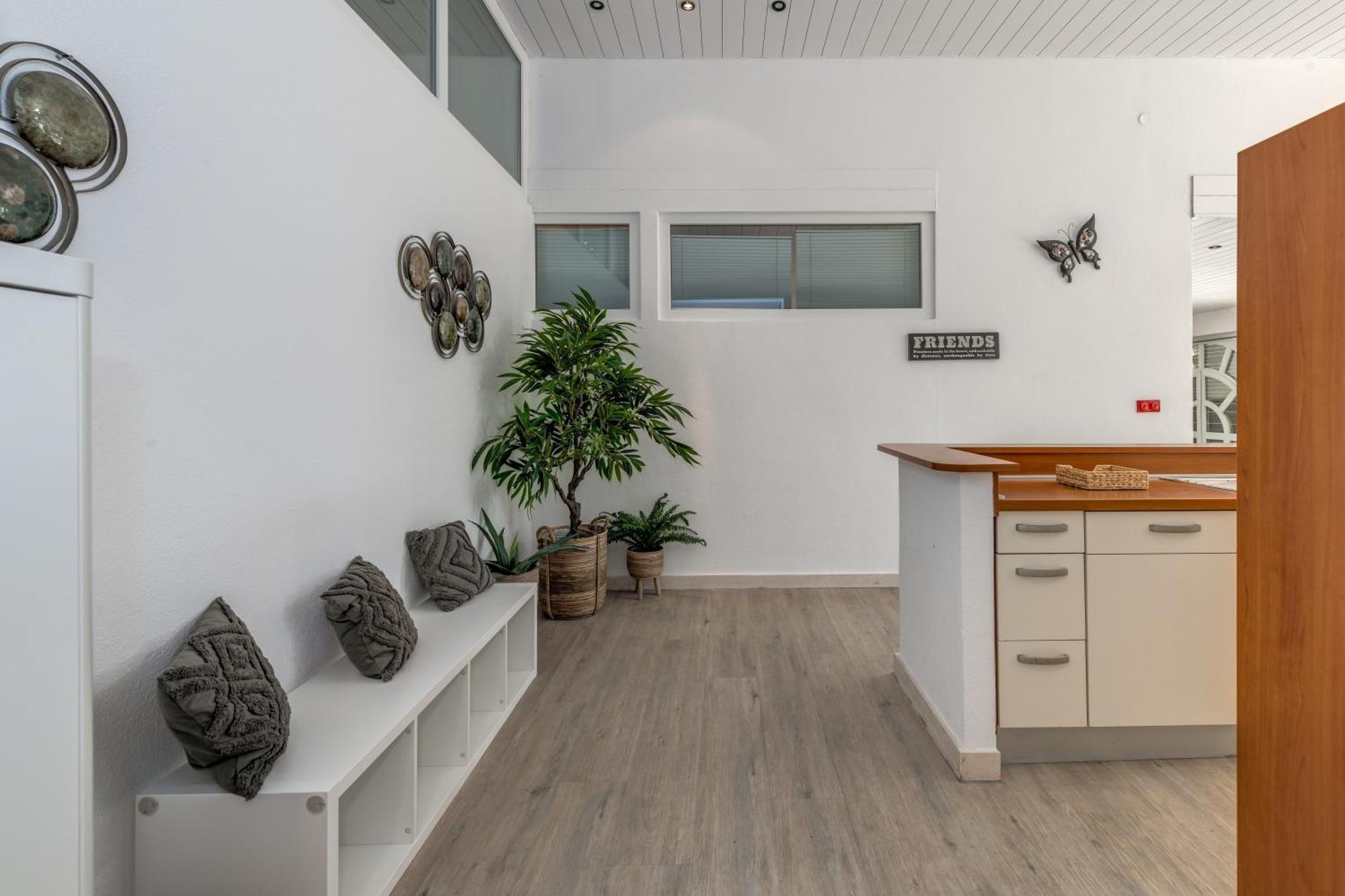Apartments With Pool Vrdoljak Omis Ruang foto