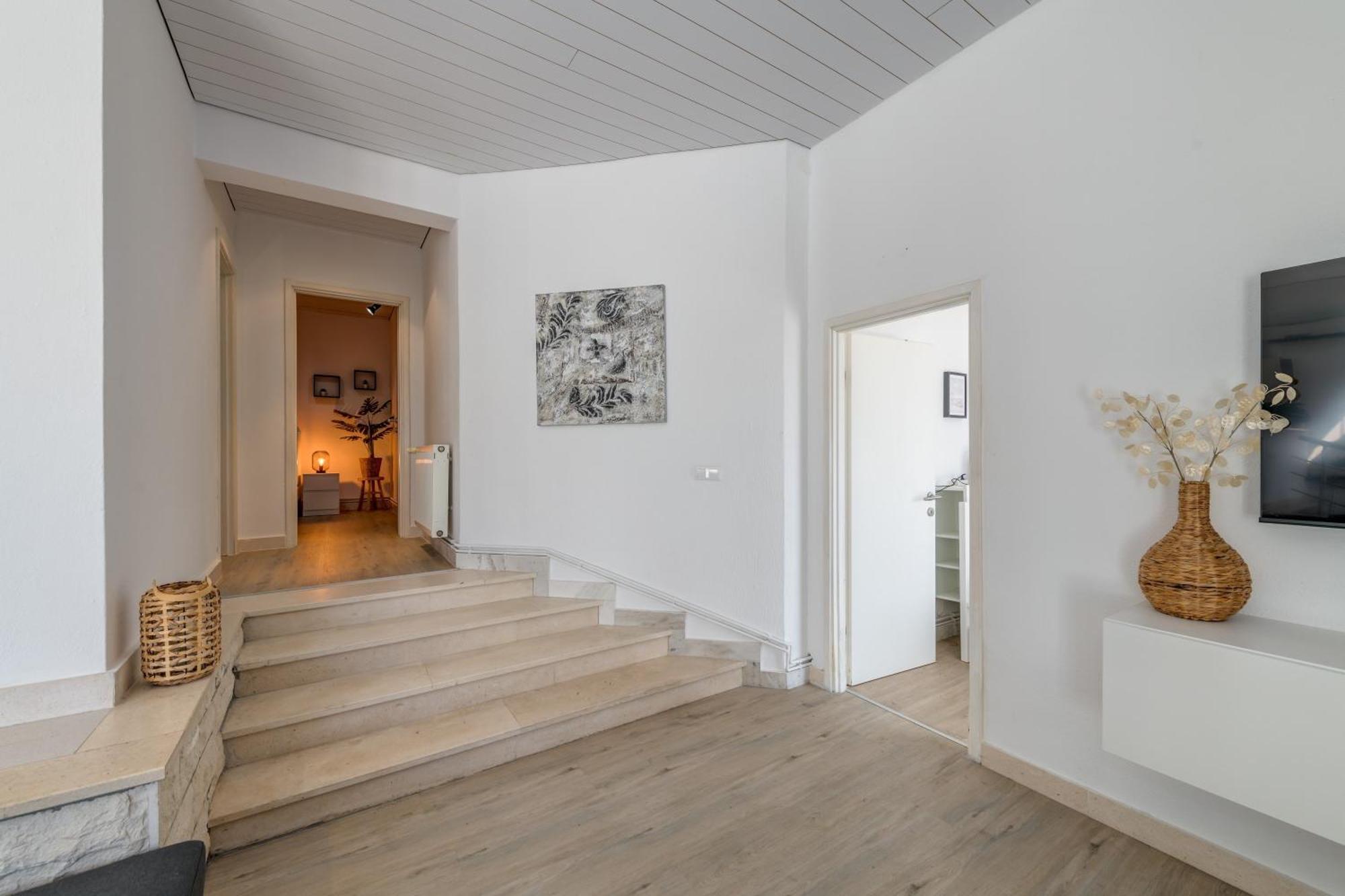Apartments With Pool Vrdoljak Omis Ruang foto