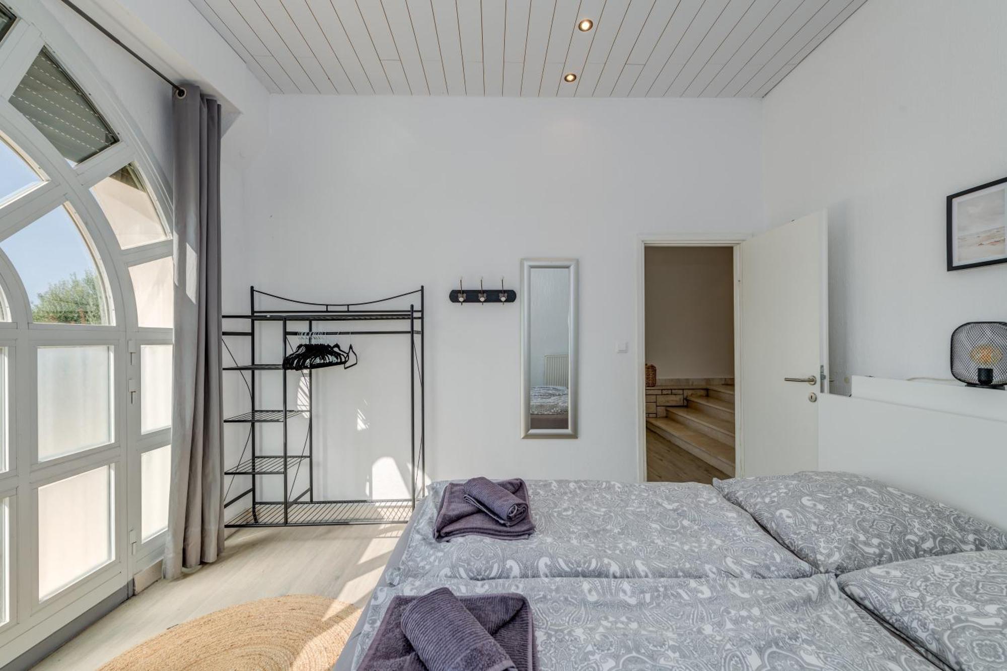 Apartments With Pool Vrdoljak Omis Ruang foto