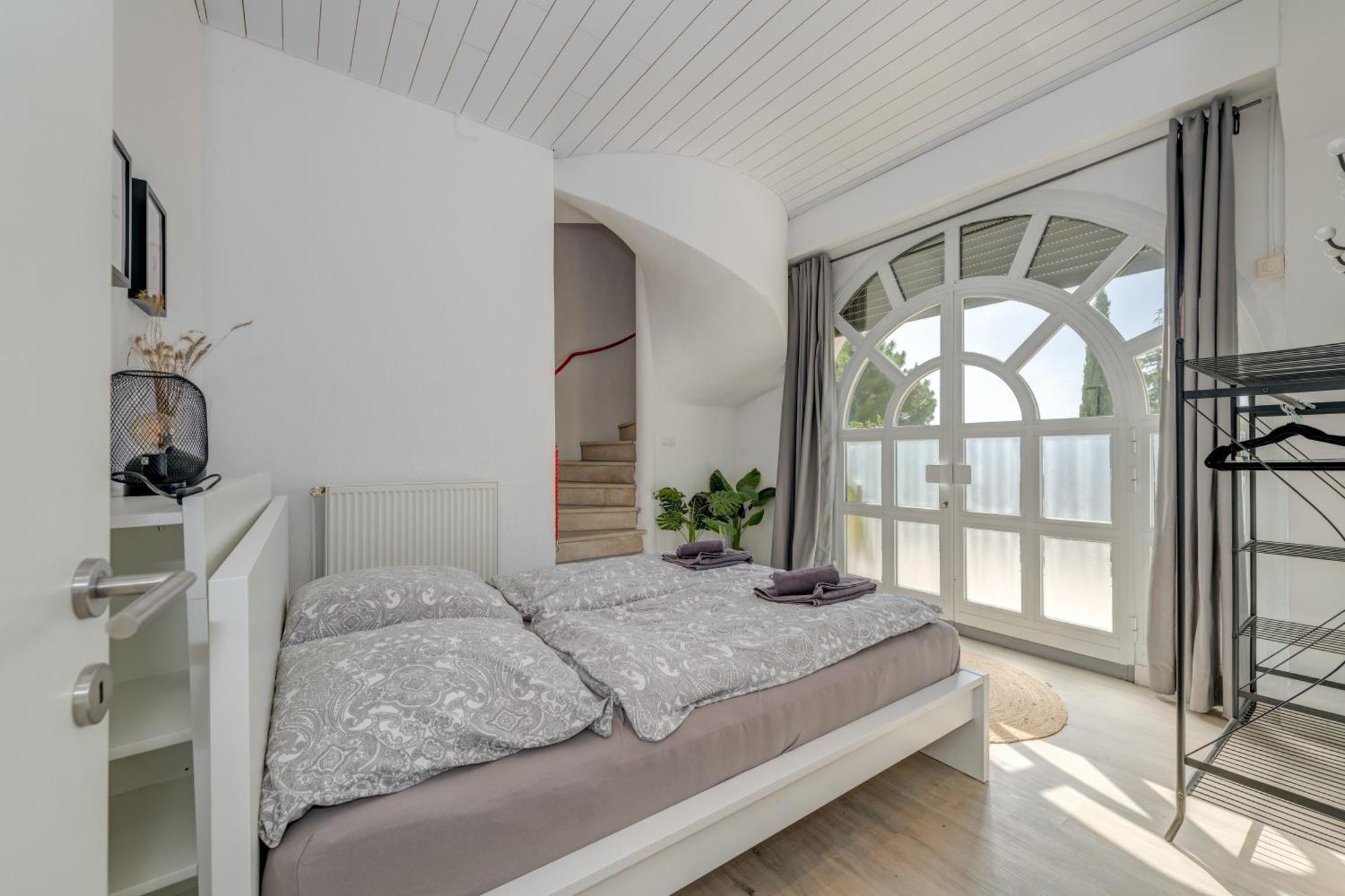 Apartments With Pool Vrdoljak Omis Ruang foto