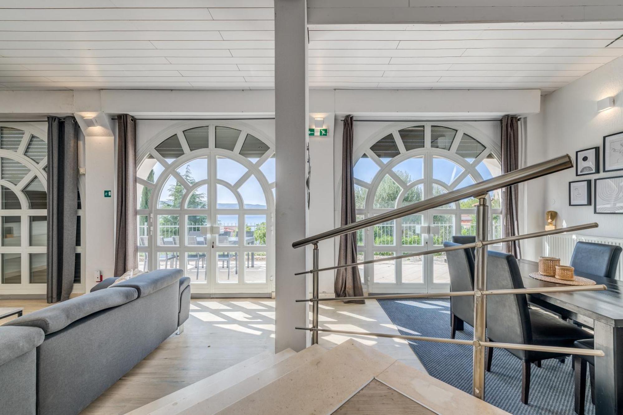 Apartments With Pool Vrdoljak Omis Ruang foto