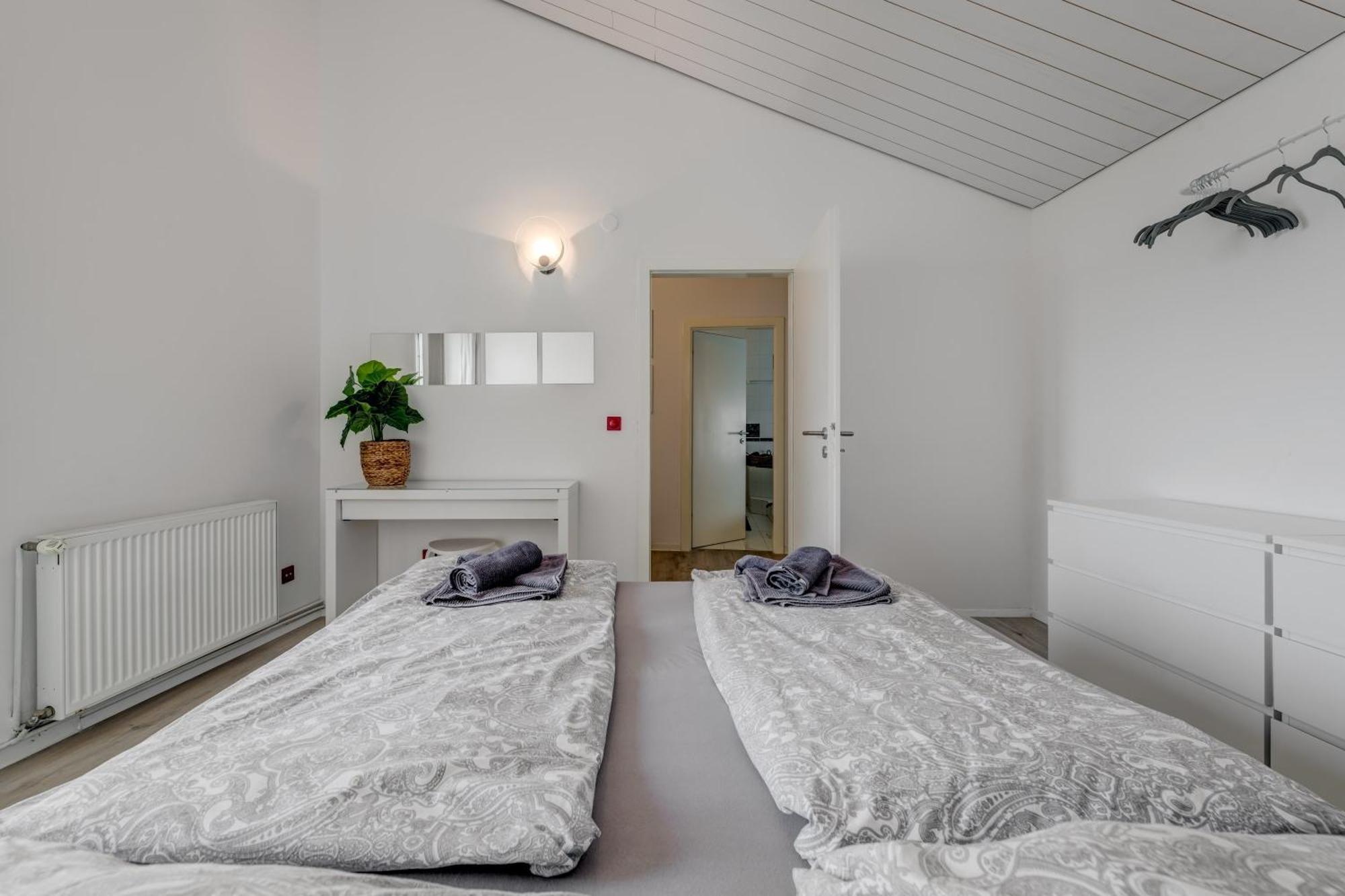 Apartments With Pool Vrdoljak Omis Ruang foto