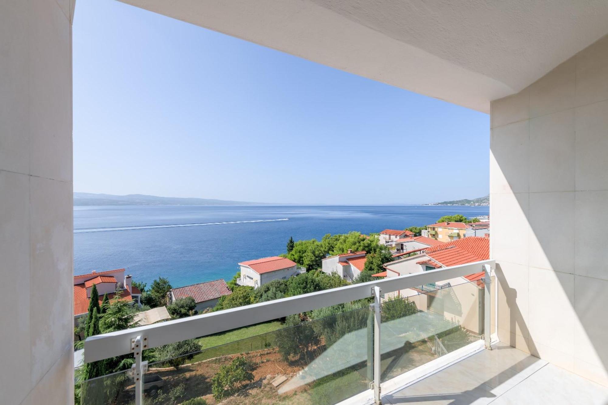 Apartments With Pool Vrdoljak Omis Ruang foto