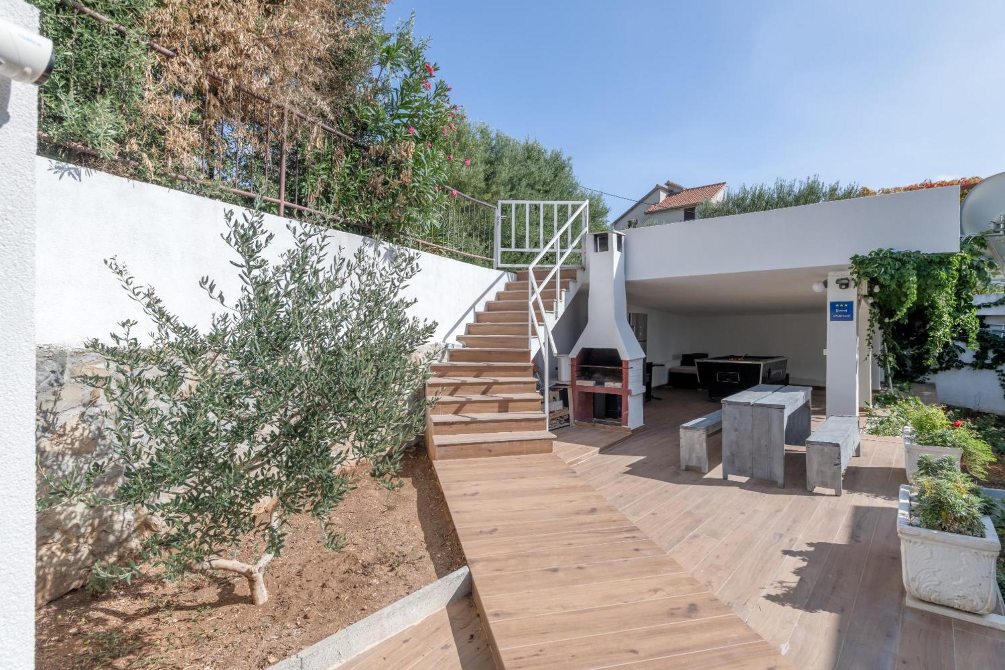 Apartments With Pool Vrdoljak Omis Ruang foto