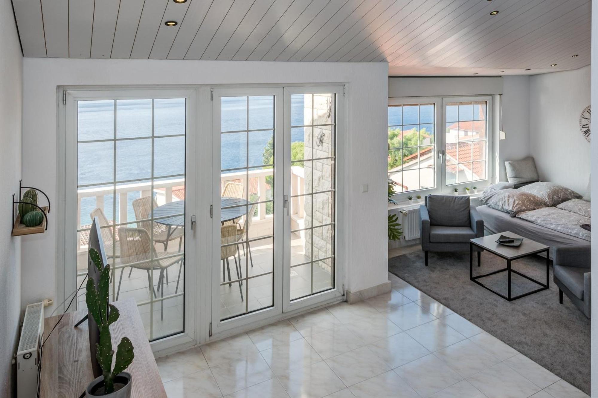 Apartments With Pool Vrdoljak Omis Ruang foto