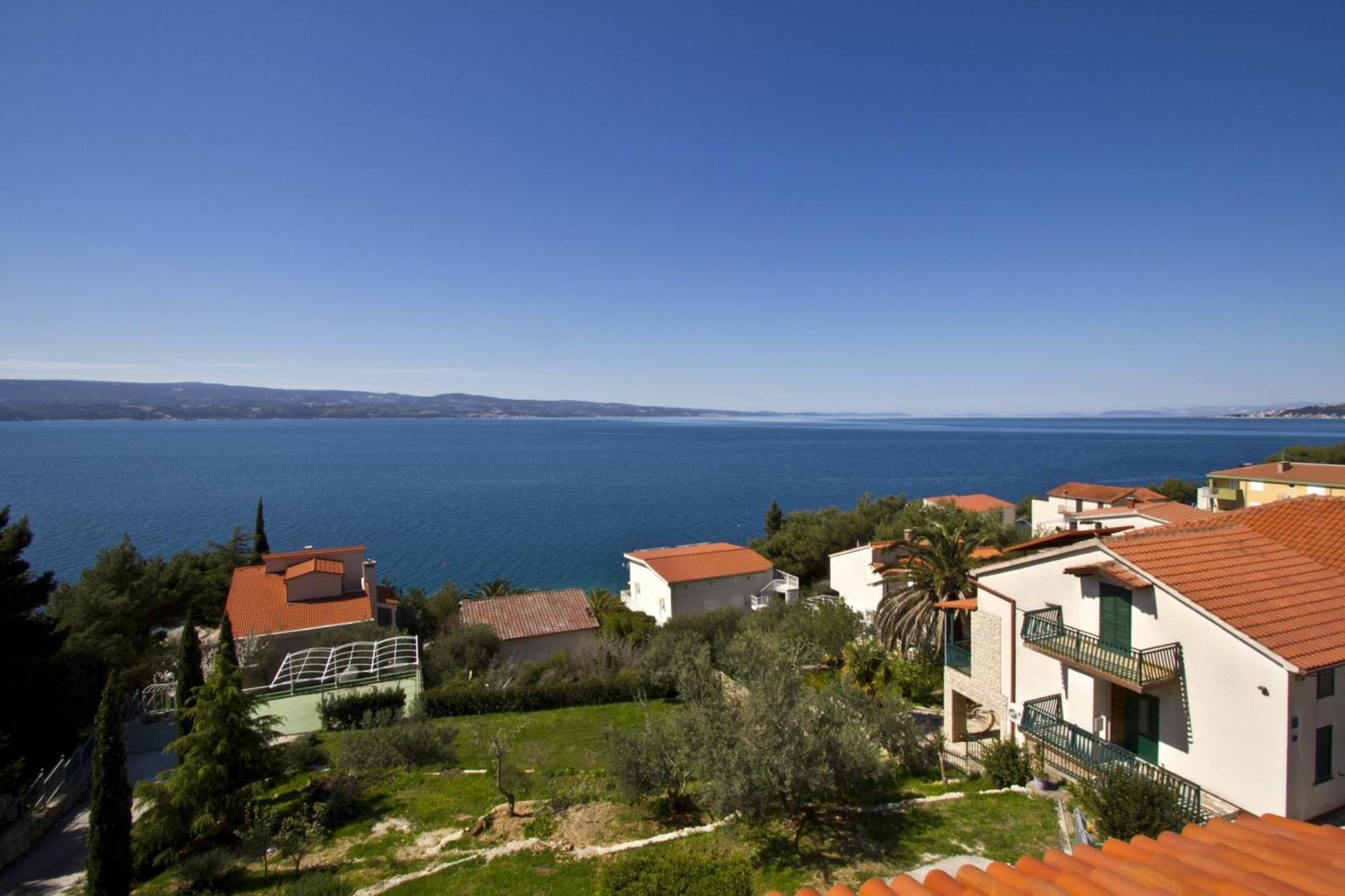 Apartments With Pool Vrdoljak Omis Ruang foto